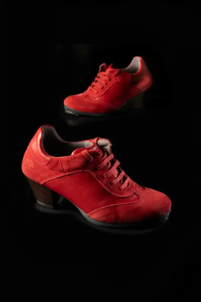 zapato zapatilla sneaker baile Flamenco hibrido hybrid show fiz rojo